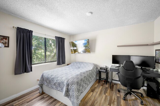 Building Photo - 3924 Park Pl