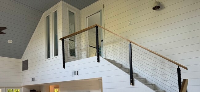 Building Photo - 2732 Weeks Ave