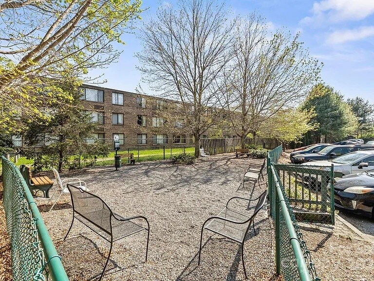 Building Photo - 9 Kenilworth