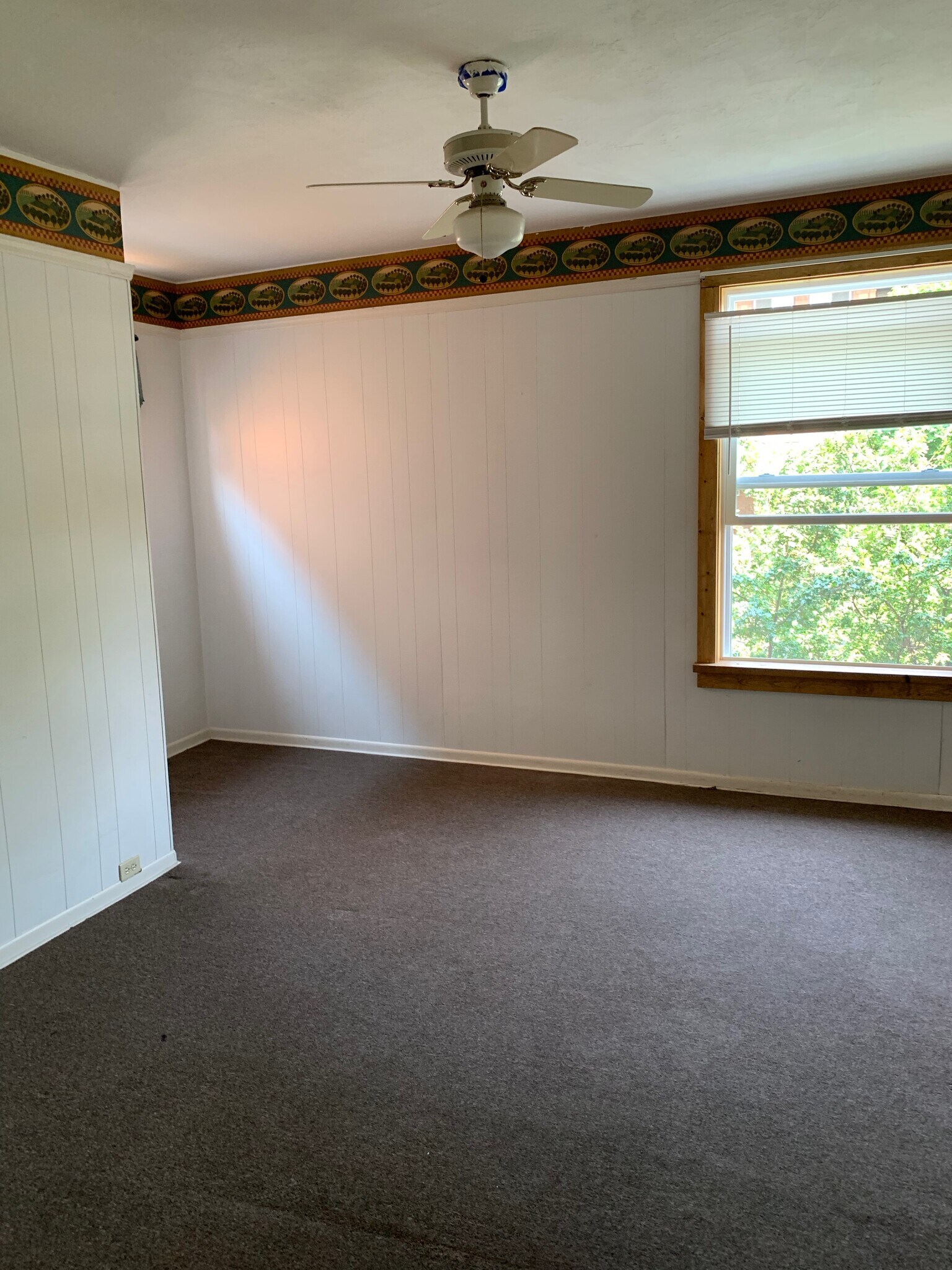 Building Photo - 800 W Broadway St