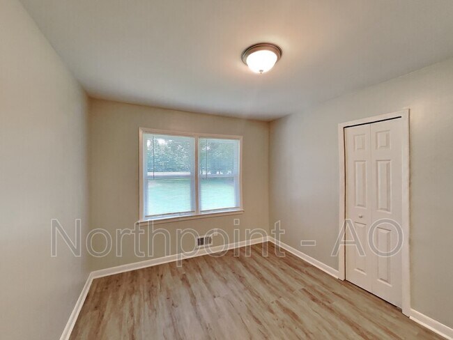 Building Photo - 164 Valley Hill Rd