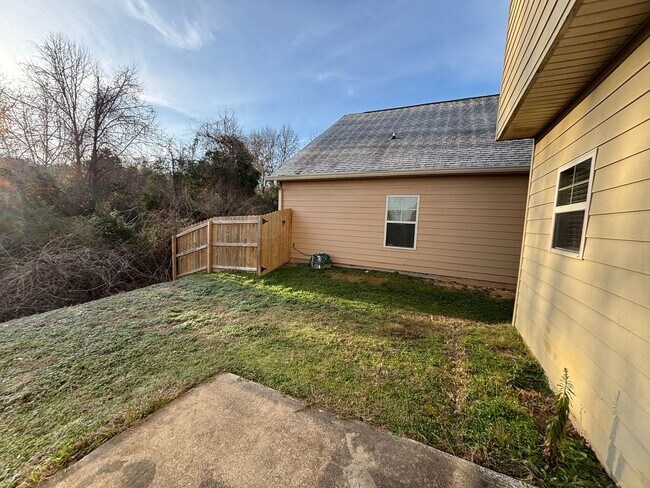 Building Photo - 1322 Ingersoll Dr
