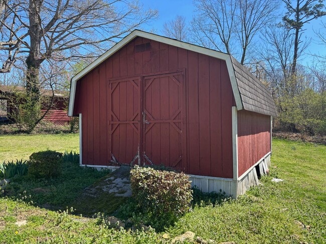 Building Photo - 3 bed, 1 bath brick home located in Asheboro