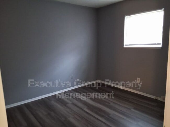 Building Photo - 801 Monin Rd