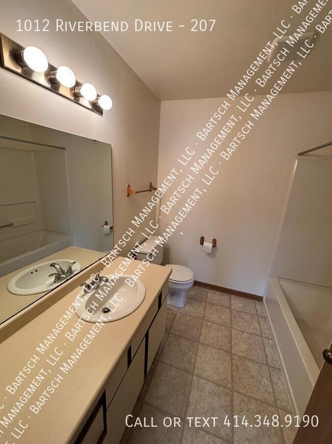 Building Photo - 1012 Riverbend Dr