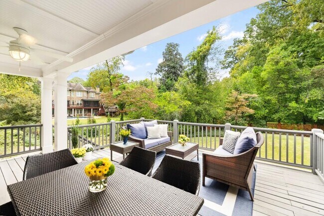 Building Photo - 1737 Barnesdale Way NE