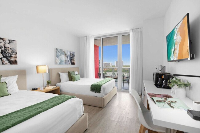 Building Photo - 2602 E Hallandale Beach Blvd