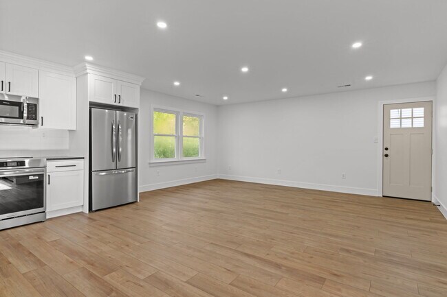 Building Photo - 38 Indian Creek Dr