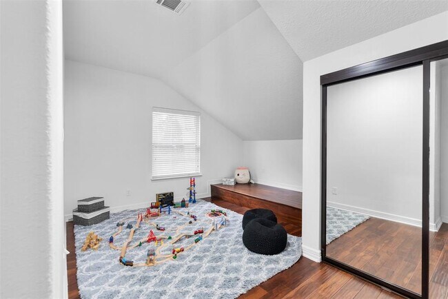 Building Photo - 2523 Watts St