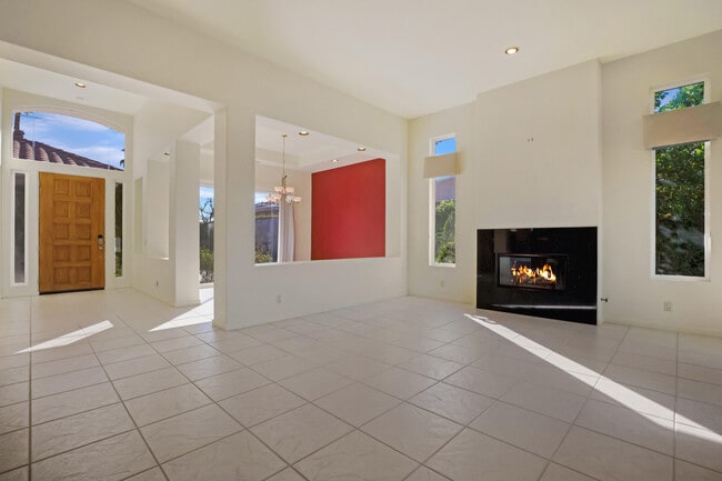 Building Photo - 830 Hawk Hill Trail