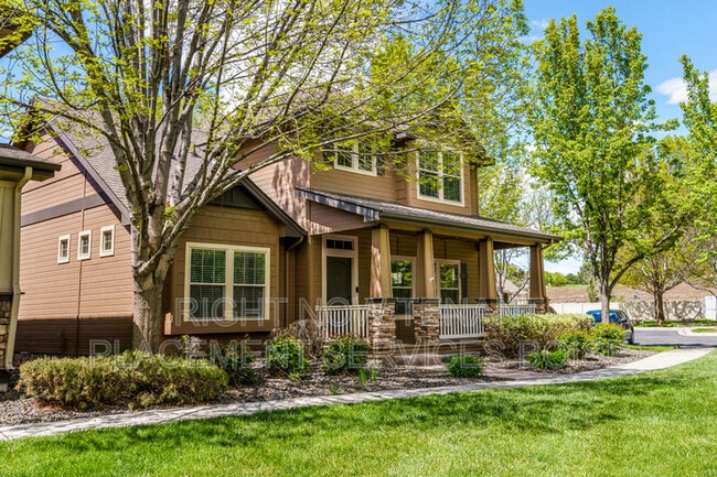 Building Photo - 994 E Winding Creek Dr