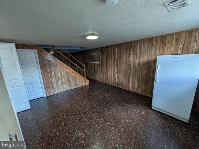 Building Photo - 1111 Circle Dr