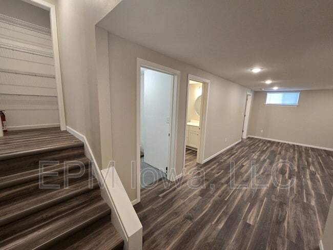 Building Photo - 308 1/2 12th Avenue