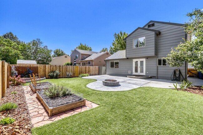 Building Photo - Evolve Real Estate: Meticulously Upgraded 4 Bed 3.5 bath Entertainers Dream - Available NOW!