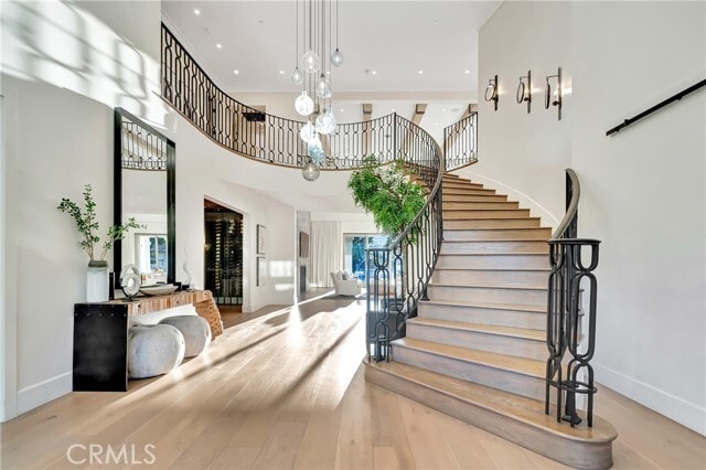 Building Photo - 2037 Delphine Ln