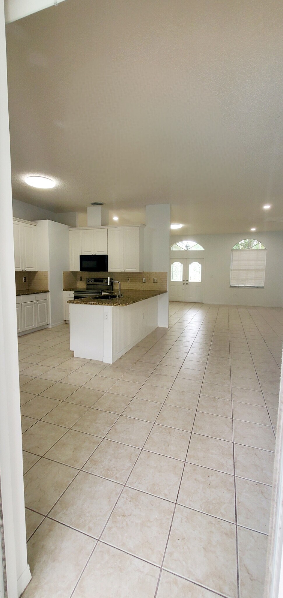 Building Photo - 420 SE 23rd Ln