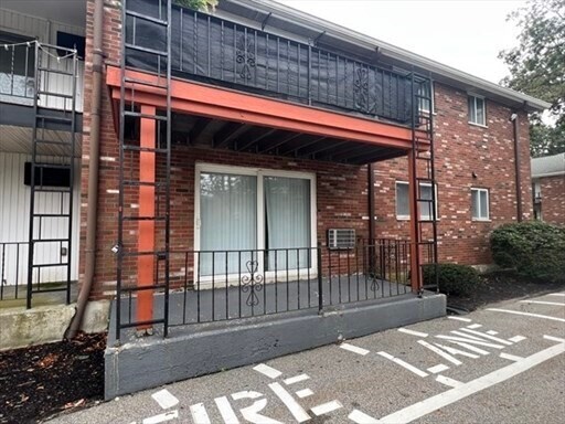 Building Photo - 54 Fountain Ln