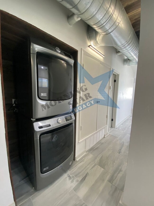 Building Photo - Fully Remodeled 3 bd home