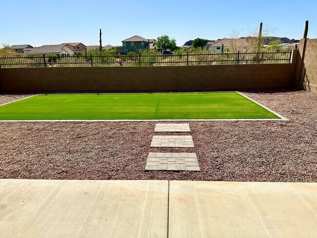 Building Photo - Fantastic 4BR/3BA Richmond American Larimar in Entrada Del Oro! Features white shaker cabinets, q...