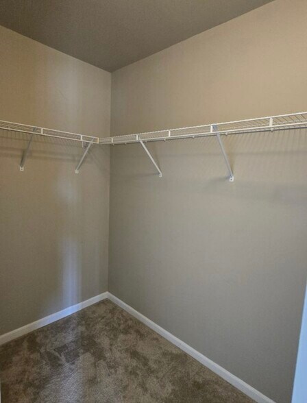 Building Photo - 14262 Shadywood Dr