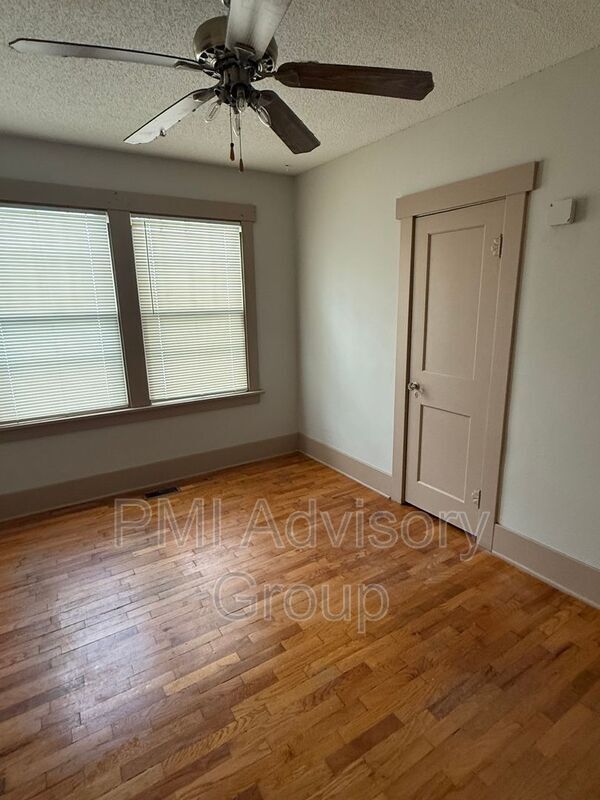 Building Photo - 1241 SW Macvicar Ave