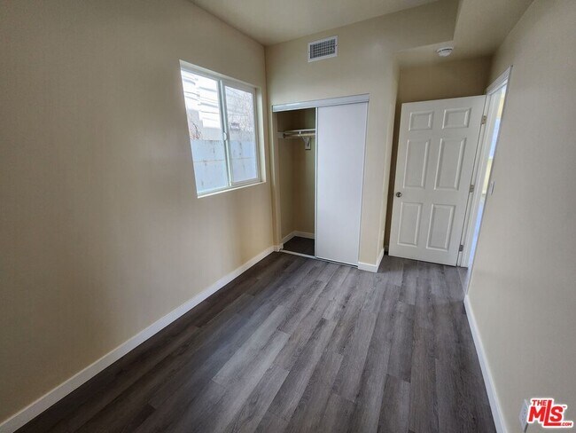 Building Photo - 1535 W 80th St