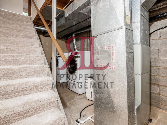 Building Photo - 362 W 4th Ave