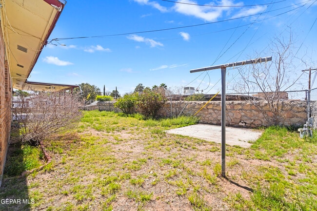 Building Photo - 7316 Clemente Ave