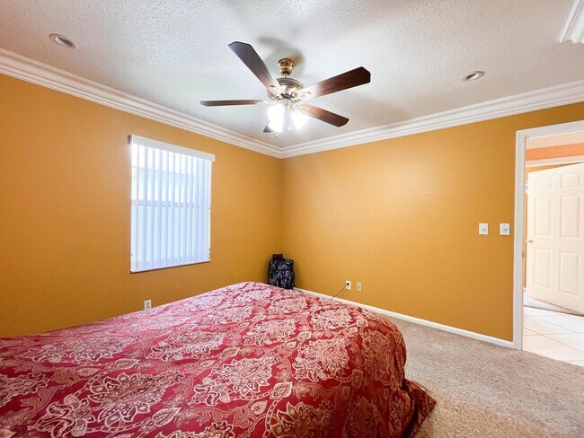 Building Photo - 1305 Monteray Way