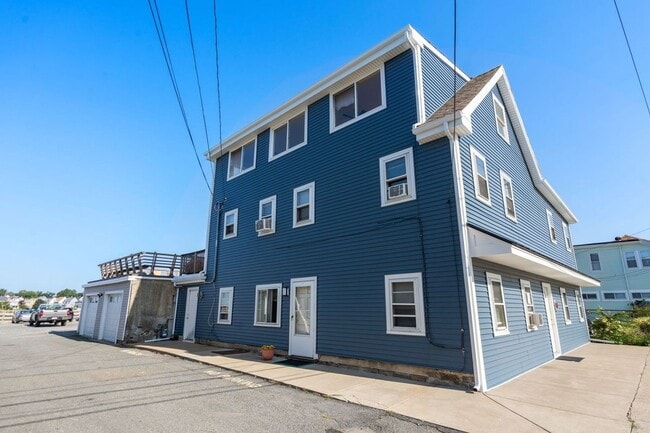 Building Photo - 585 Shirley St