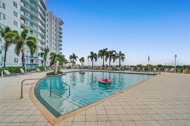 Building Photo - 7900 Harbor Island Dr