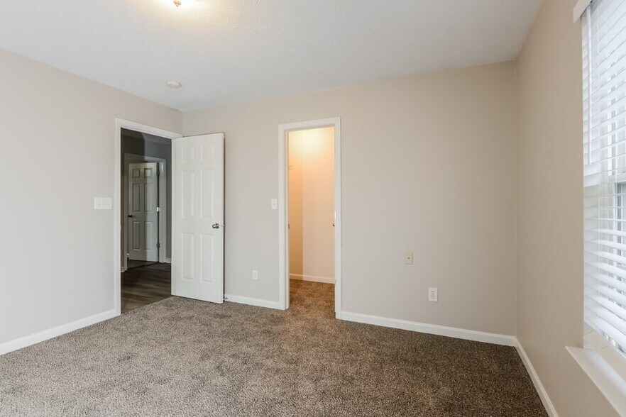 Building Photo - 2822 Armaugh Dr