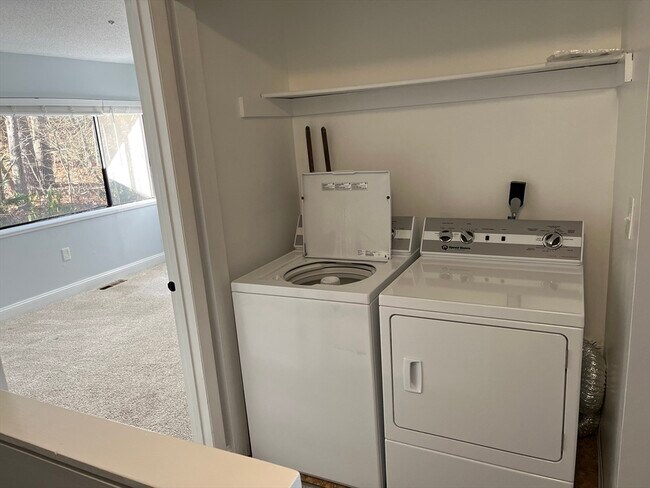 Building Photo - 37 Highwood Dr