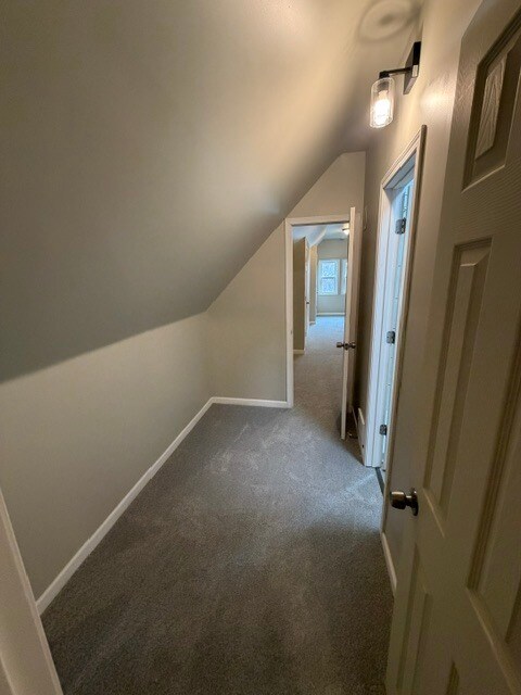 Building Photo - 670 Richmond Ave