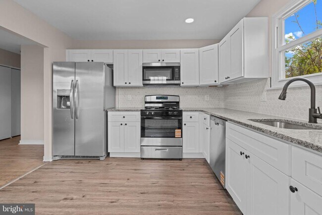 Building Photo - 131 Kipling Dr