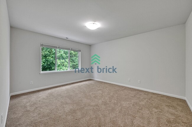 Building Photo - Bothell 5BR 3Bath-on a quiet neighborhood ...