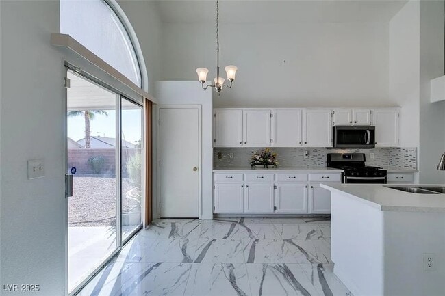 Building Photo - 3706 Lake Victoria Dr