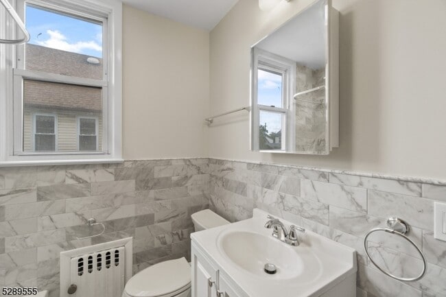 Building Photo - 31 Dawson Ave