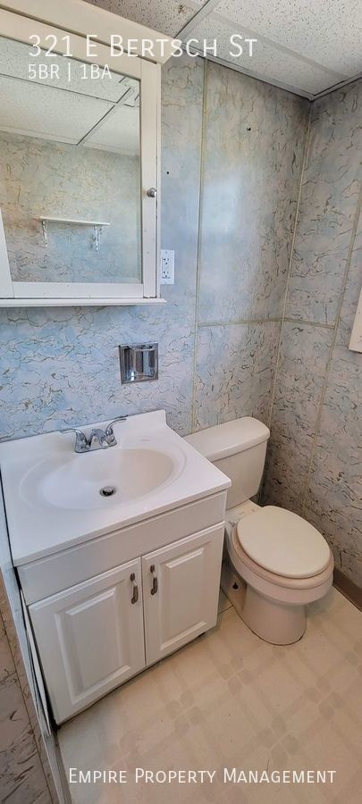 Building Photo - 5 Bedroom / 1.5 Bath Home in Lansford!