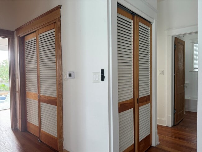 Building Photo - 1014 Avenue M