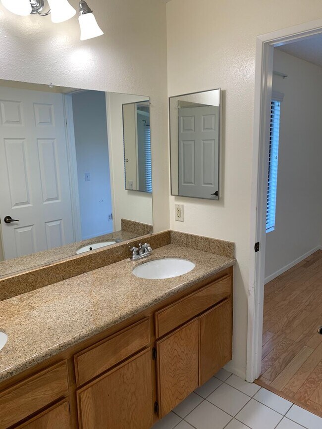 Building Photo - 4955 Galano Dr
