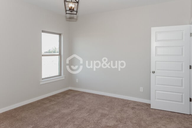 Building Photo - Fantastic 4bd/2ba home! Coming soon!