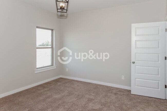 Building Photo - Fantastic 4bd/2ba home! Let yourself in!