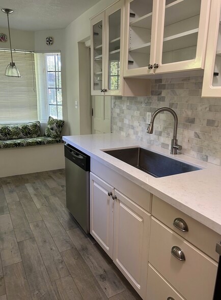 Kitchen - 3800 Segovia St