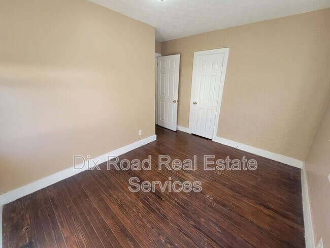 Building Photo - 109 N Decker Ave