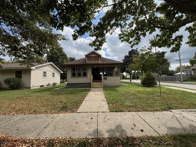 Primary Photo - 222 W Blair St