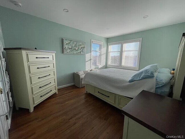 Building Photo - 1 Sea Ct Ln