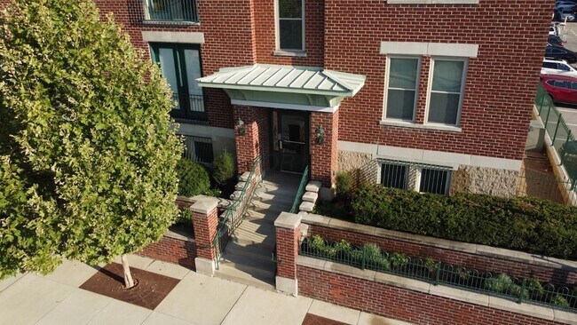 Building Photo - 120 E Mound St