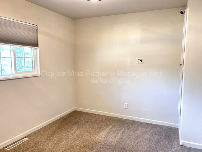 Building Photo - 7871 Yates St
