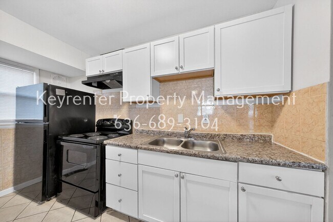 Building Photo - Spacious 3-Bedroom Home with Large Yard – Section 8 Welcome